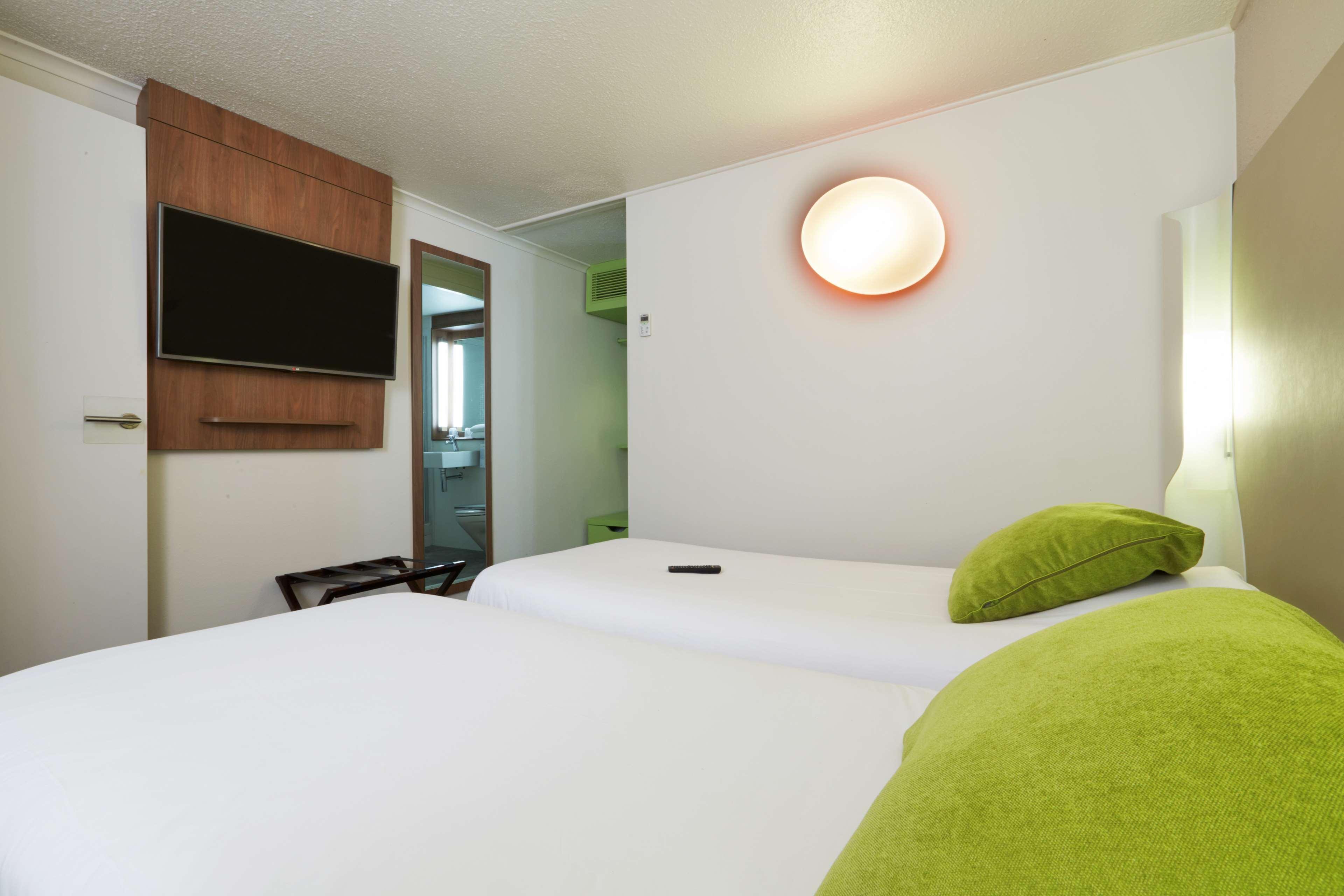 Hotel Campanile Montesson - Le Vesinet Zewnętrze zdjęcie