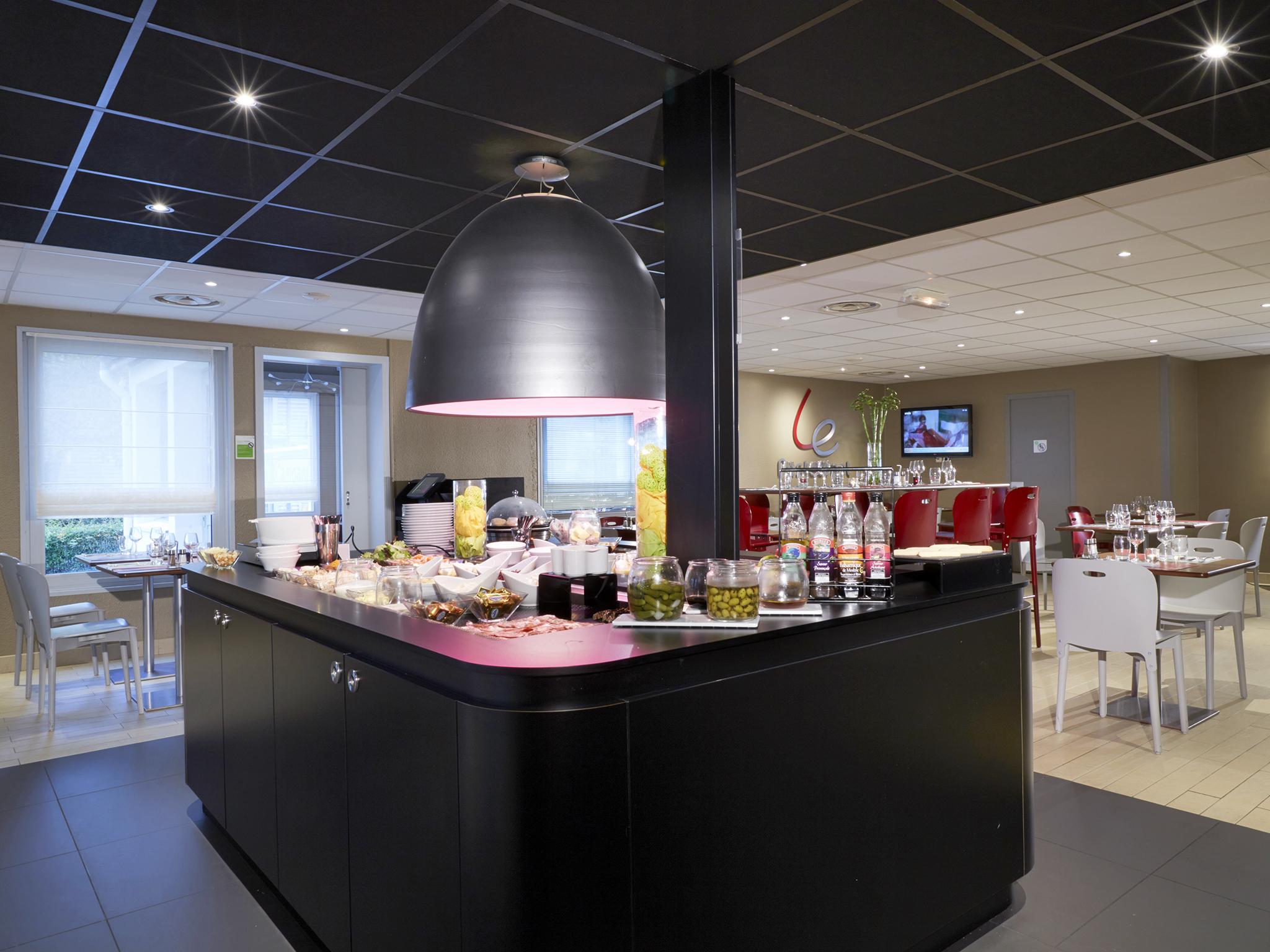 Hotel Campanile Montesson - Le Vesinet Zewnętrze zdjęcie