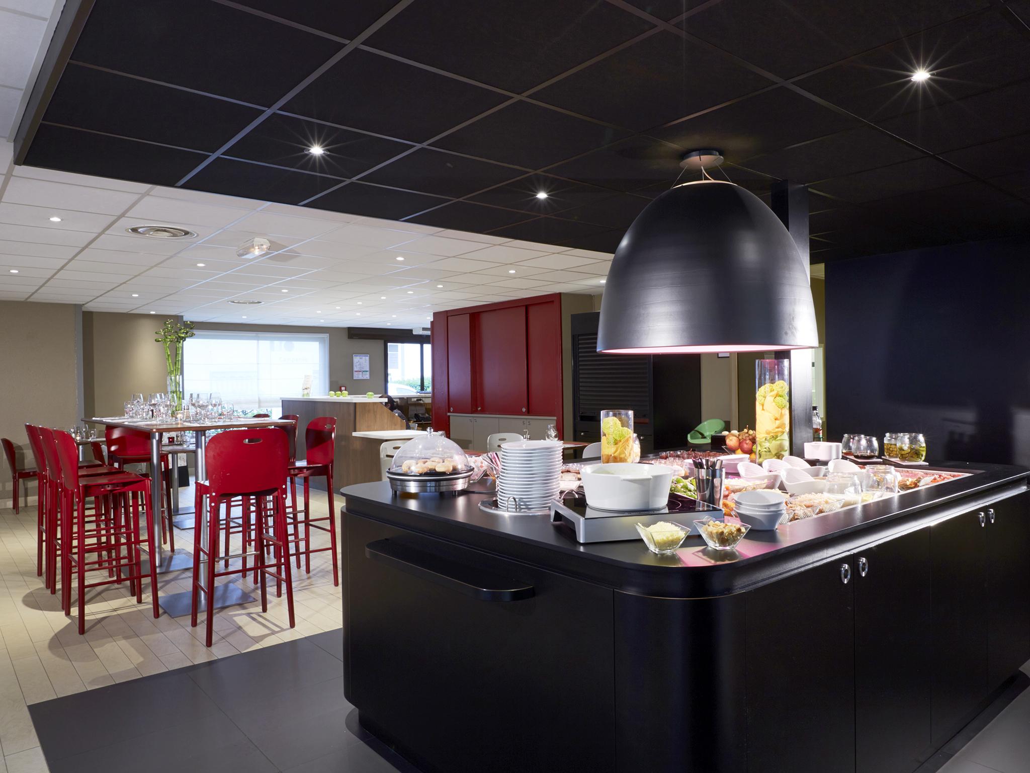 Hotel Campanile Montesson - Le Vesinet Zewnętrze zdjęcie
