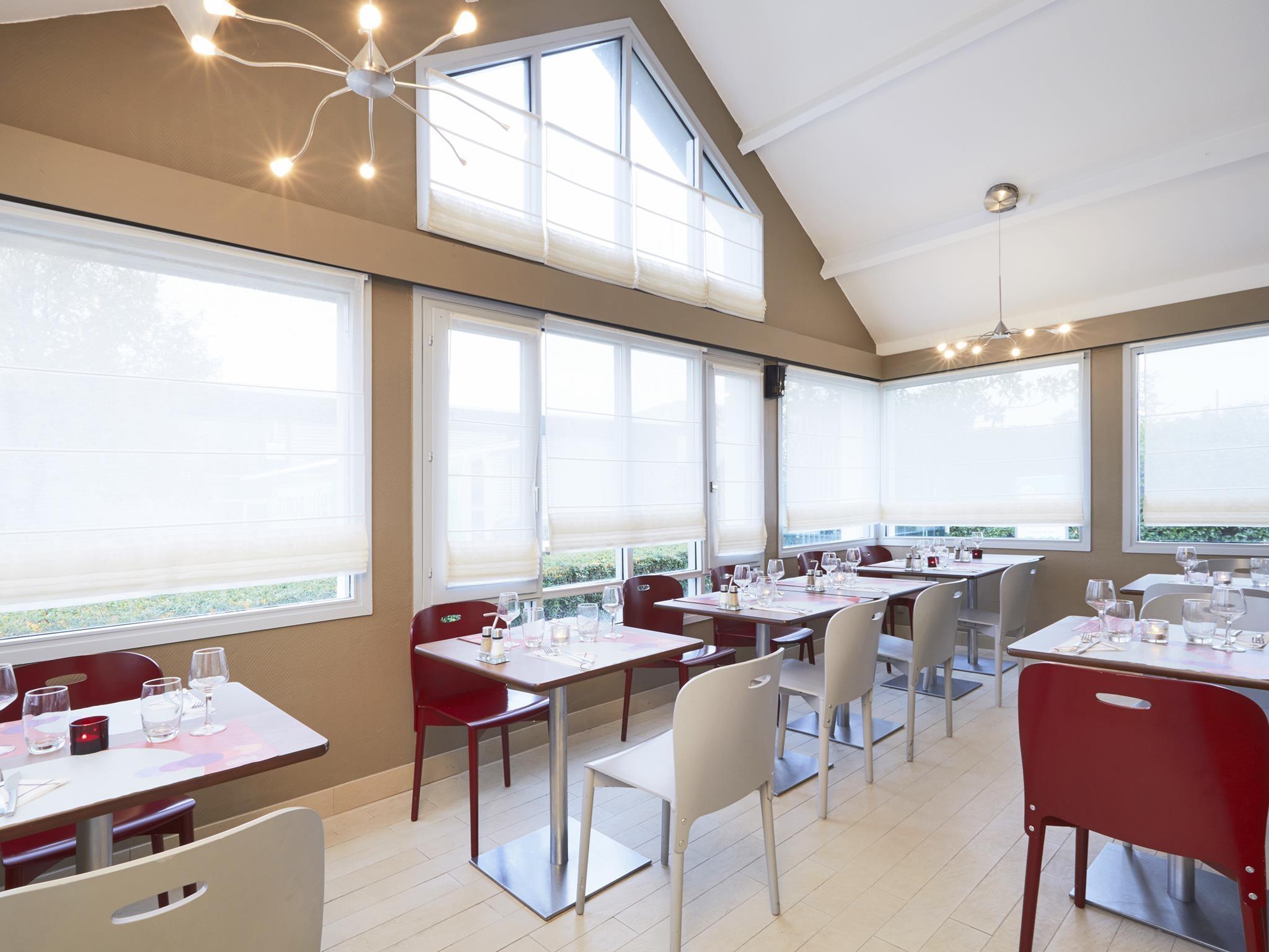Hotel Campanile Montesson - Le Vesinet Zewnętrze zdjęcie