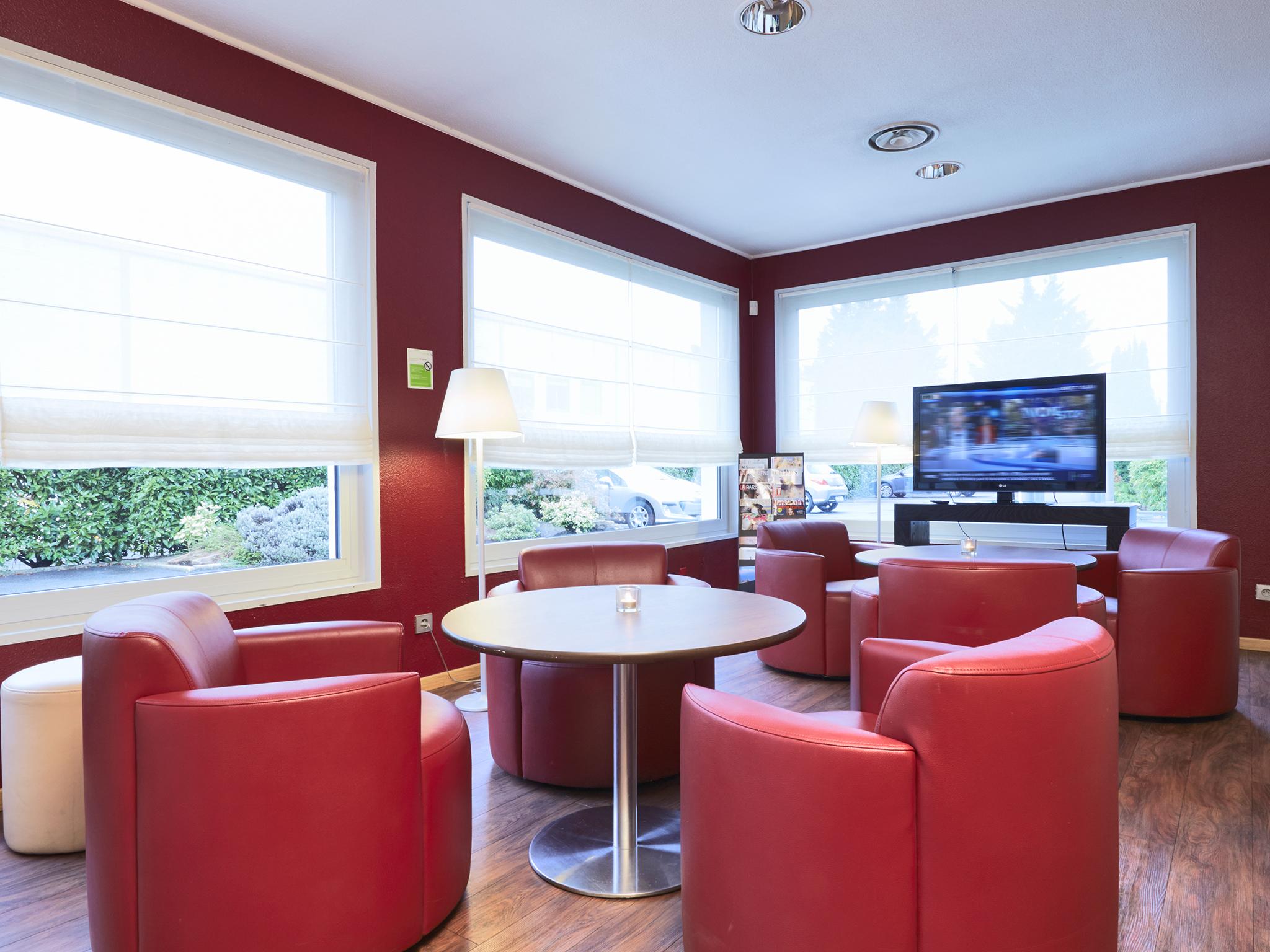 Hotel Campanile Montesson - Le Vesinet Zewnętrze zdjęcie